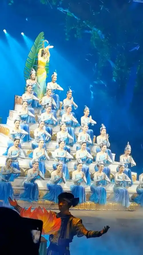 西双版纳旅游,新傣秀,美丽的少数民族表演