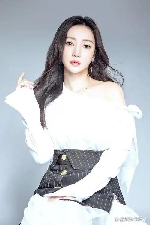 柳岩:多才多艺的女艺人,作品丰富,实力非凡 柳岩,中国内地女演员,歌手