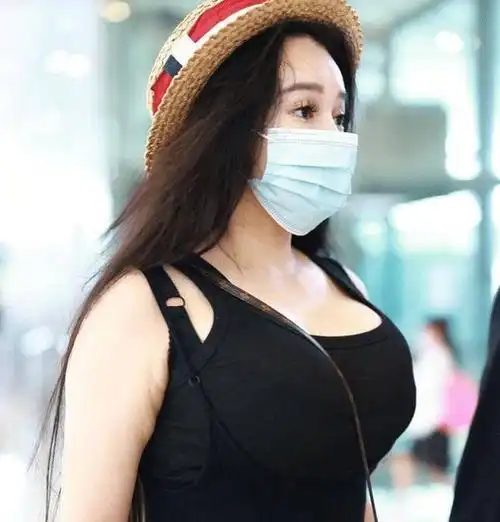 凡事讲究适合而止邹市明老婆身材太过火已经毫无美感可言