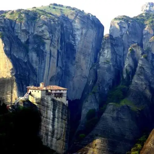 meteora绝壁上的空中修道院,虔诚和信仰的选择