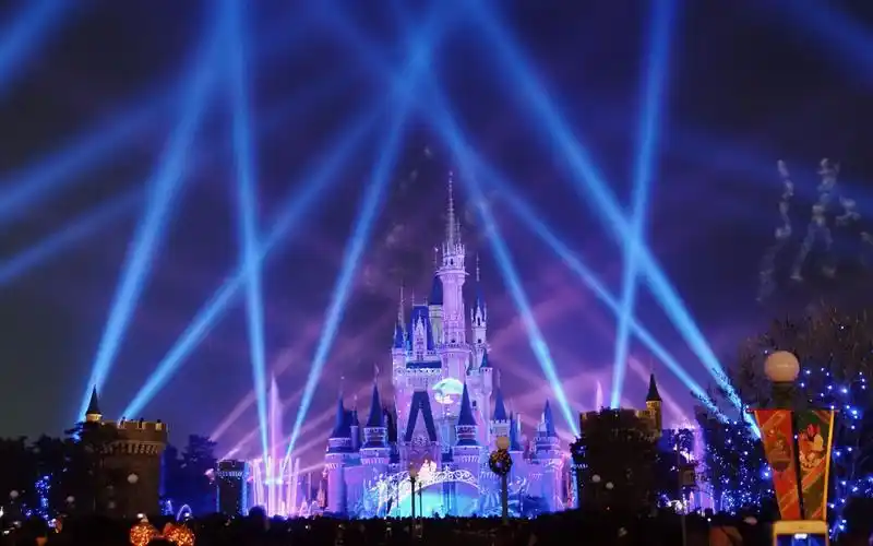 东京迪士尼圣诞季夜间花车游行 城堡烟花_哔哩哔哩 (゜-゜)つロ 干杯
