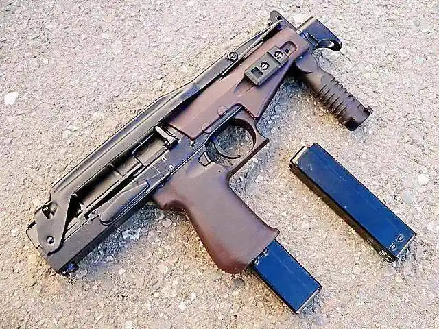 看战斗民族这款超强悍冲锋枪射程之内防弹衣都扛不住该枪的火力