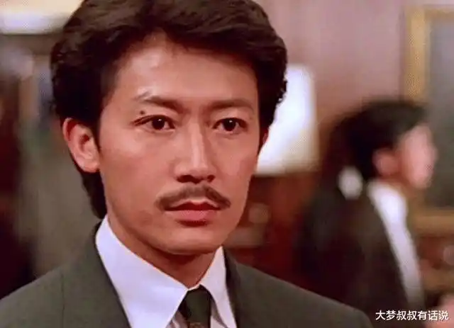 香港男星陈勋奇(原名:陈永煜)身兼多职,拥有电影导演,演员,制作人