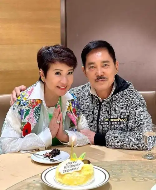 狄波拉庆祝72岁生日,与丈夫合照幸福洋溢,相差11岁不像老妻少夫