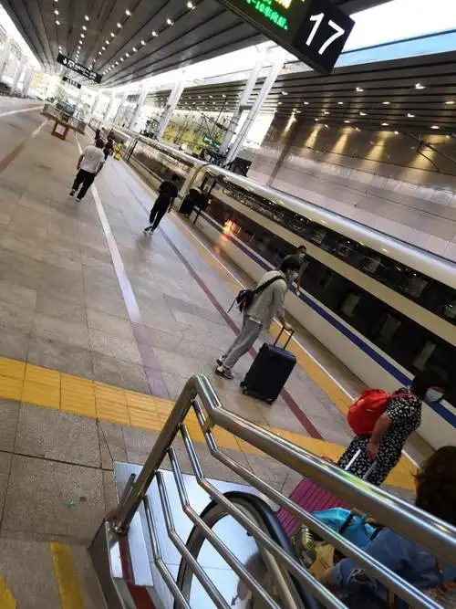 此次贵州旅行有幸抢到了d939动卧的票,这趟列车环境好,干净,舒适床铺