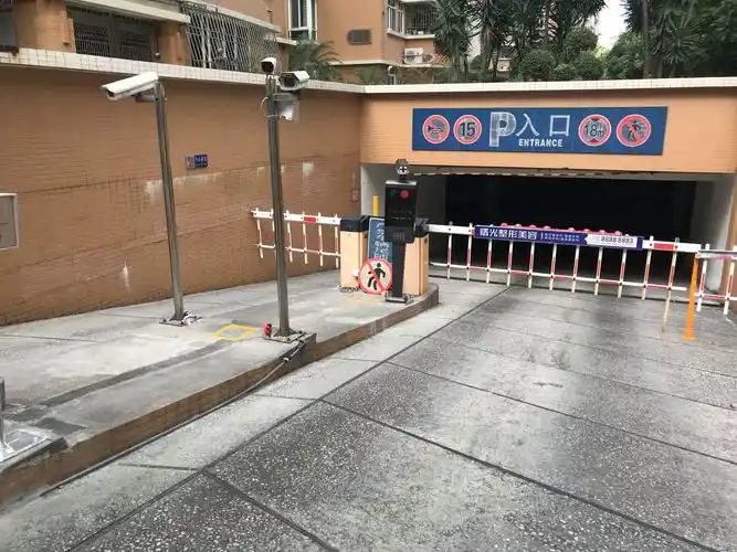 东厦三期《地下停车场》入口/ ▽