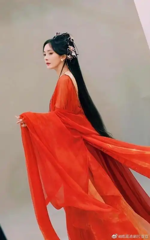 杨幂狐妖红衣古装造型