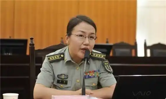 火箭军女神李莉:犀利的军事点评,让美国人望而生畏的巾帼英雄_因为