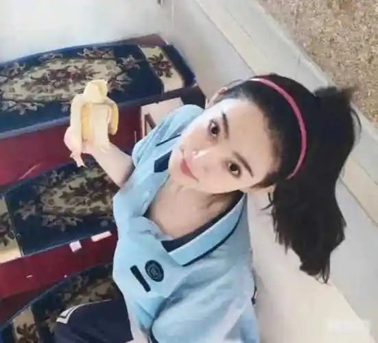 53秒展现2次女主持直播泄露不雅照无法自圆其说被永封不