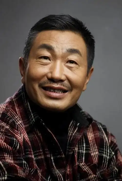 杜源也被圈里很多后辈尊为"老师",他有很多关系不错的演艺朋友,但是