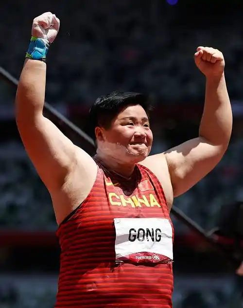 田径女子铅球决赛巩立姣夺冠