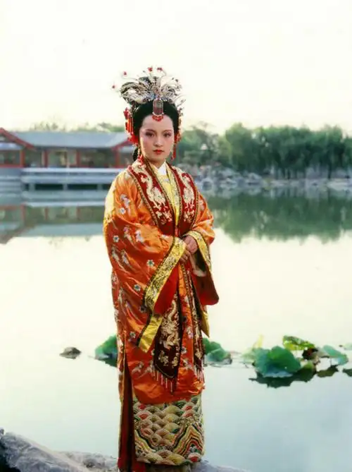 87版红楼梦成梅饰贾元春定妆照