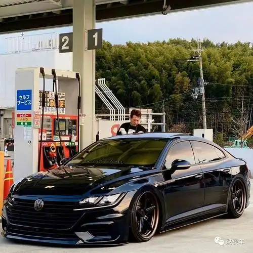 黑武士低趴大众cc,满足你们对新cc的期望了吗?