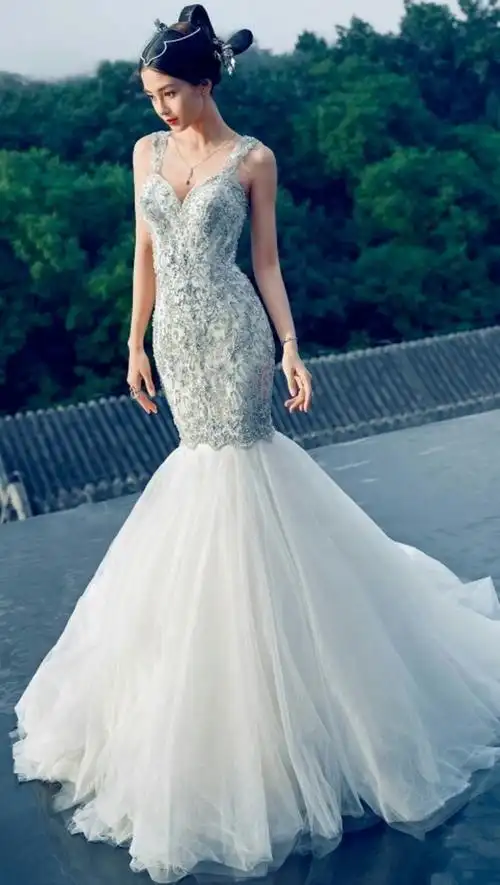 杨颖婚纱昔日的甜心嫩模angelababy也终于长成了女人味十足的美人为大