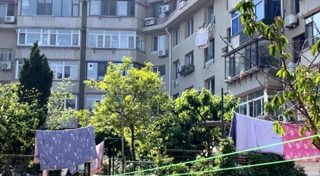 女子因晒被子从5楼坠落不幸身亡