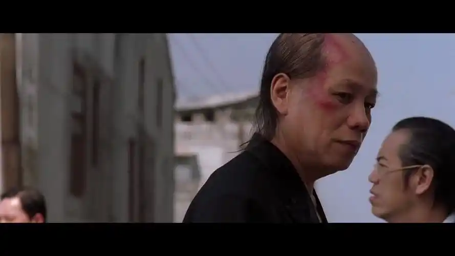 火云邪神带领斧头帮来追杀星爷筋脉尽断即将破蛹成蝶太形象了