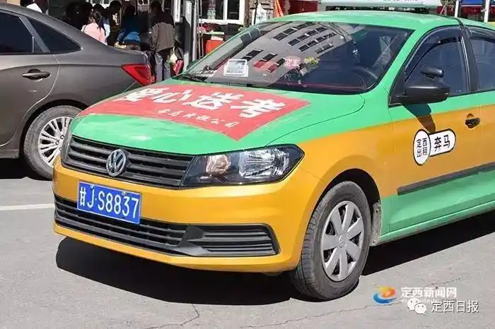 高考期间,定西城区各驾校,出租车公司免费接送考生,保障考生顺利出行.