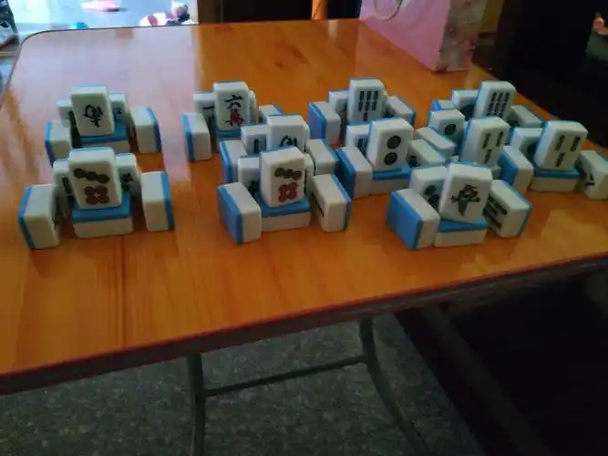 kristina makeeva(ig:hobopeeba) 睡前宝宝用麻将搭积木没太在意,一大