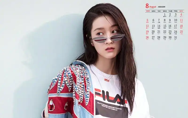 2018年8月张雪迎写真图片日历壁纸