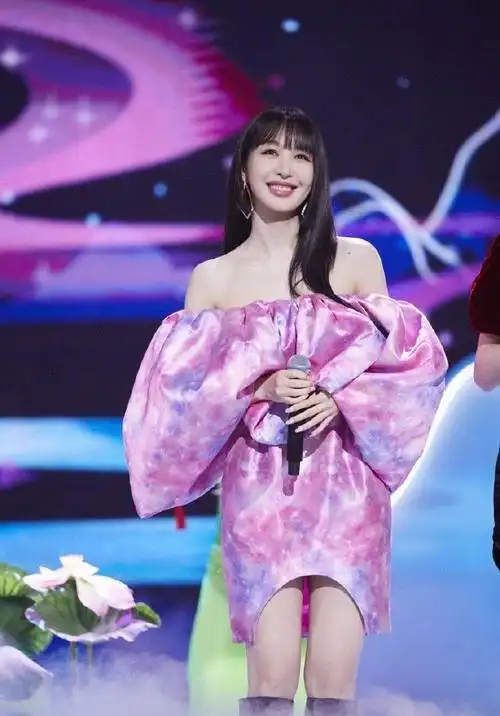 李菲儿#2021.05.11 温柔优雅气质型的李菲. 来自甜甜娱乐圈圈 - 尾