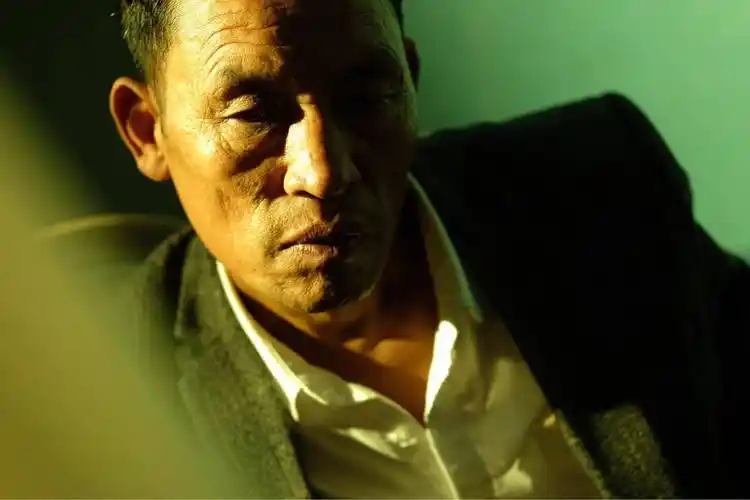 父亲的眼神让我感到可怕,但也让我找到了迷失的方向._爷爷_工作_电话