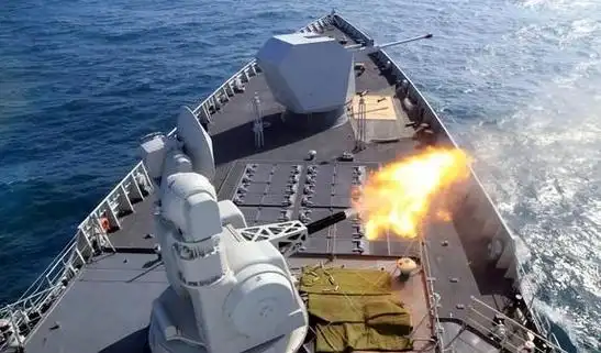 055型驱逐舰的舰炮h/p j-45在口径上算是比较大的,足足有130毫米,130