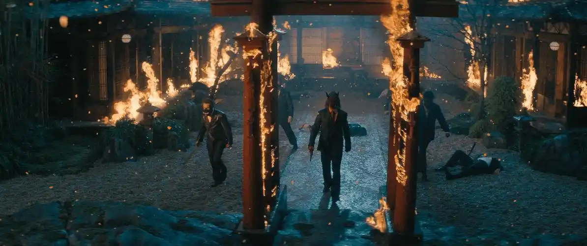 感,史诗感;而且整个构图非常漂亮,四周火光缭绕,白死神占据画面c位,戴