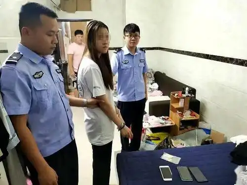 廉江两名男子出租银行卡赚钱被抓涉案金额达数十万元