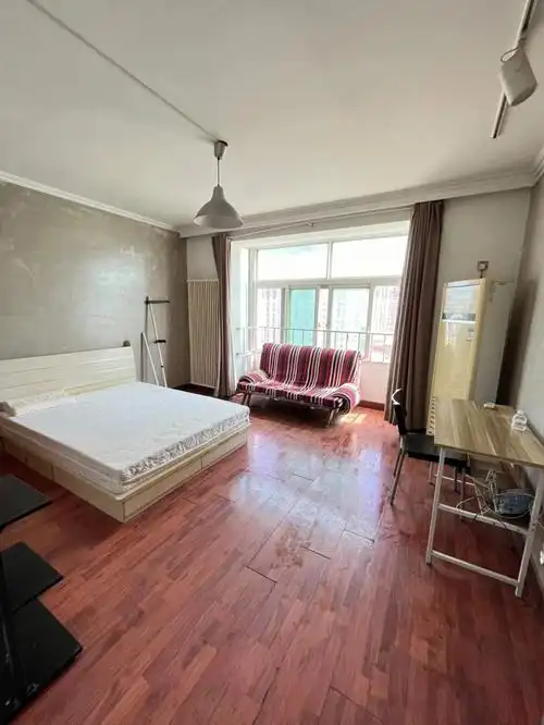 望京站1415号线双地铁口小区20平卧室