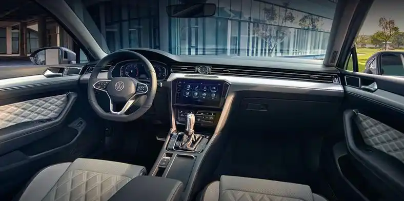 "违背祖宗的决定"?大众新迈腾要用三联屏:科技感要拉满了_太平洋号