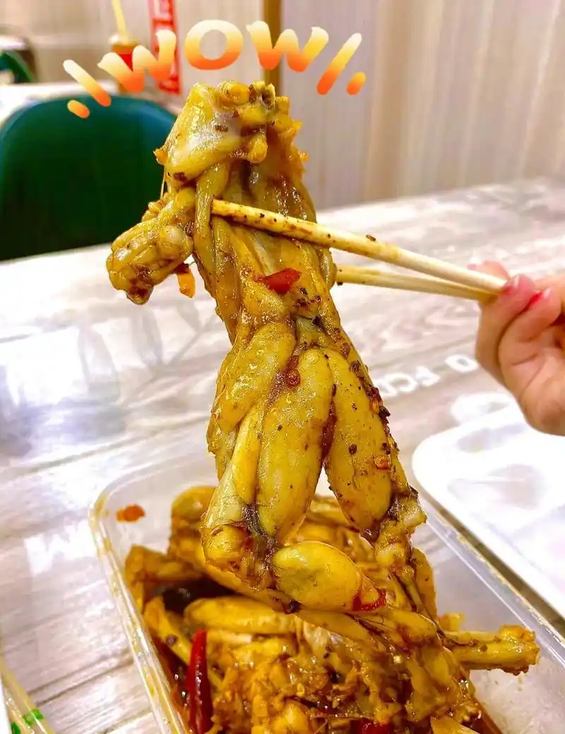 在广州摆摊卖辣卤牛蛙的第17天 今天蛙蛙的图片是@ 宝宝的返图 昨天的