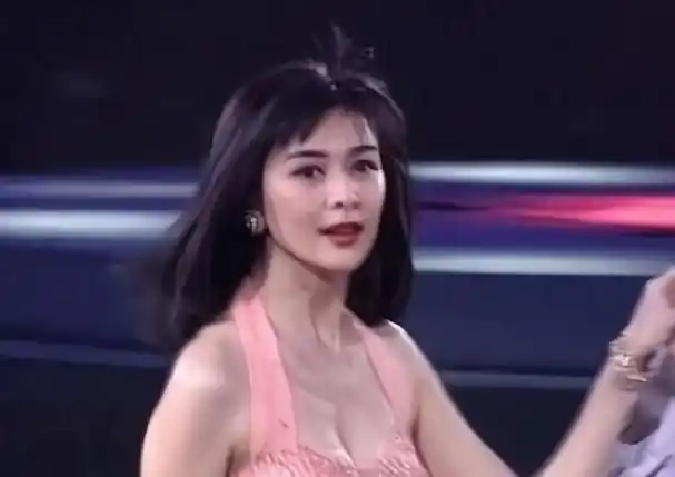 原创关之琳巅峰期魅力有多大看她的泳装剧照终于明白啥叫女人味