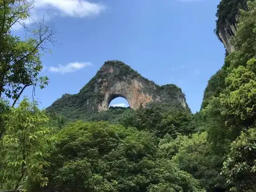 阳朔月亮山