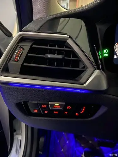 20款宝马3系升级氛围灯