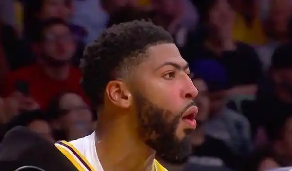 原创原创31分钟4020浓眉哥狂刷5纪录提前打卡场边随即治疗让人揪心