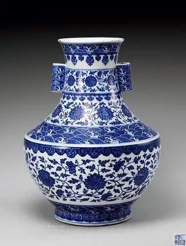 【清乾隆 青花缠枝花卉贯耳尊】拍卖品_图片_价格_鉴赏_清代青花瓷器