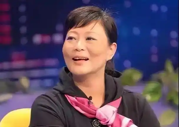 侯耀文妻子,侯耀文妻子照片(为何要不顾世俗眼光)