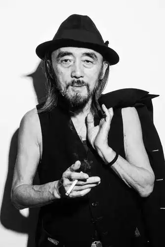 用设计独立思考,自由呼吸的山本耀司