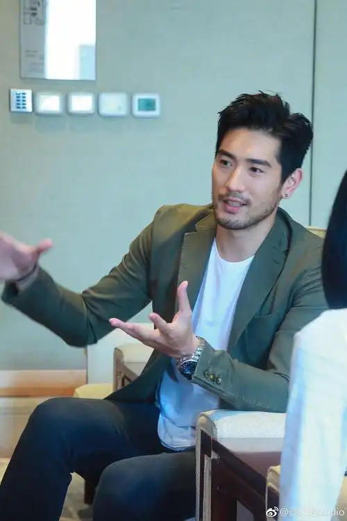 愿星河徜徉 一路有光 ,高高 高以翔的美照.