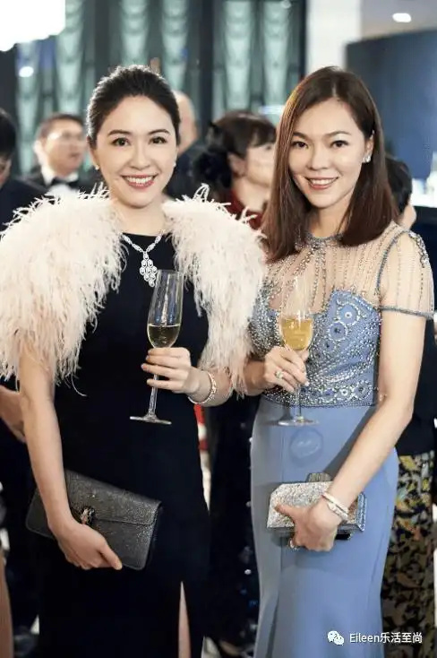 和红豆小公主蔡依珊最相熟,与日盛大小姐关颖常约会小聚,还帮微风少