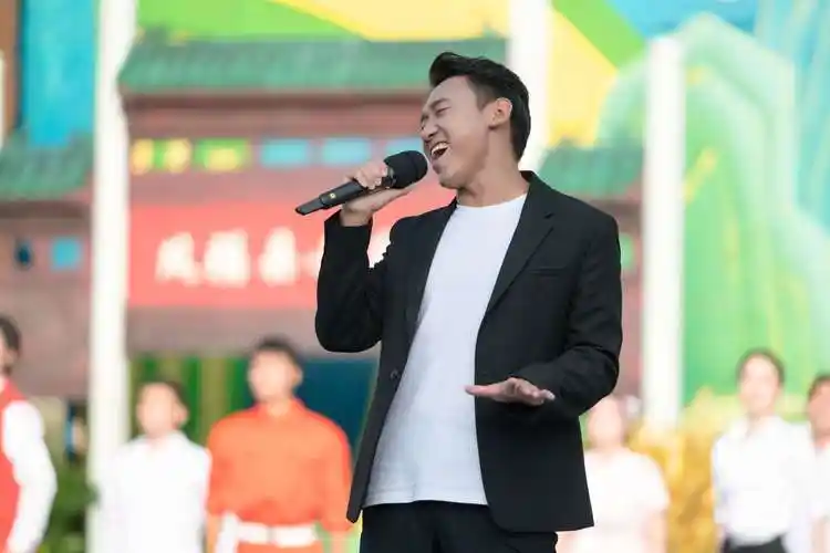 扎西平措亮相中国农民歌会唱响《脱贫宣言》 以歌寄情回归好声音中秋