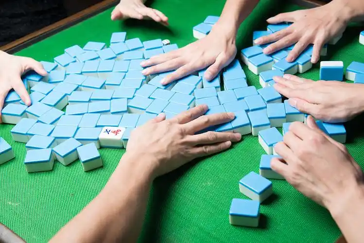 打牌前怎么做旺手气,打麻将时一个人连续好几