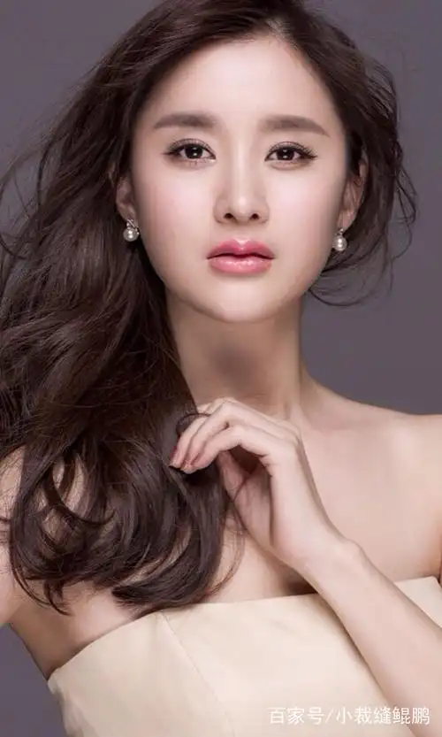 清新甜美 长相靓丽的女明星——郑媛元