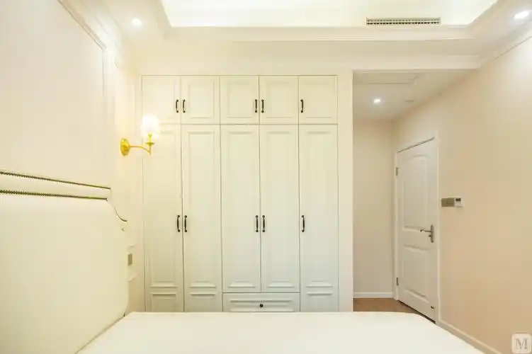 美式卧室衣柜装修效果图