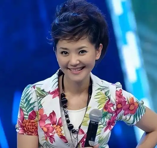 回顾主播方琼央视工作15年闪婚嫁给大8岁的领导如今过得怎样