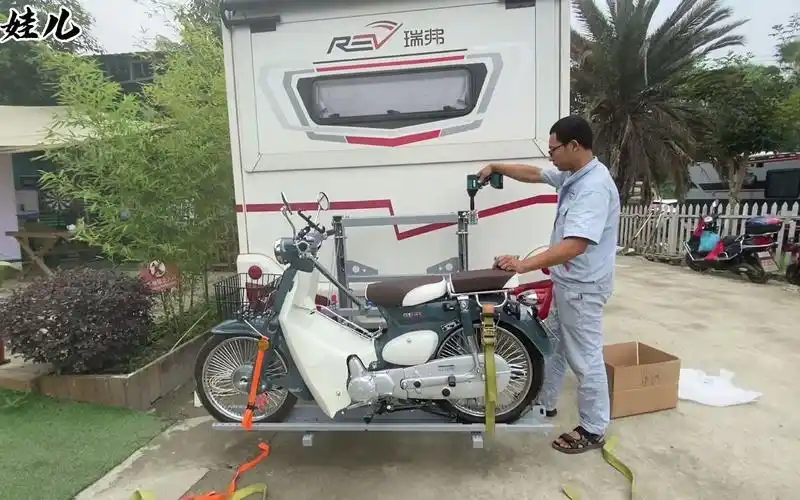 自行式c型双拓展房车,安装简捷便利摩托车架,空气悬挂和减震!