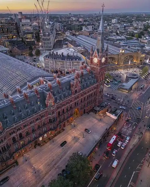 9297】    伦敦,这座充满活力和历史的城市,是英国的首都,也是