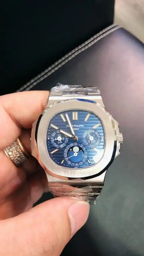 百达翡丽 pp 5740 万年历的 鹦鹉螺