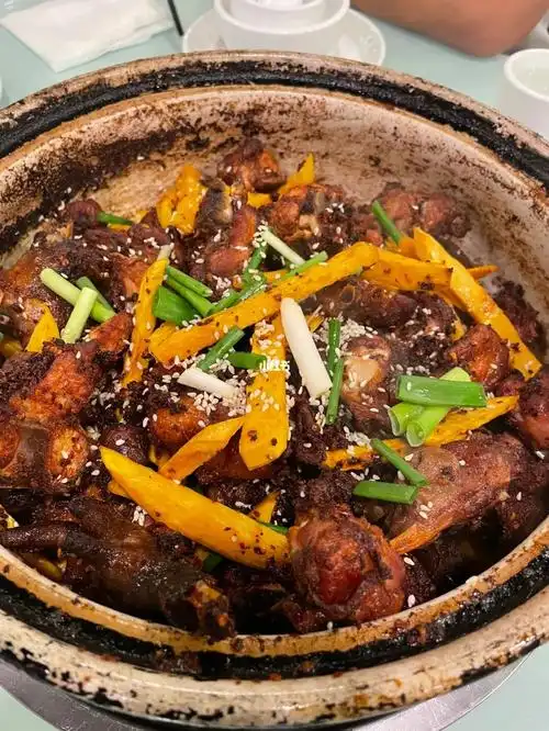 美食分享苗族瓦香鸡