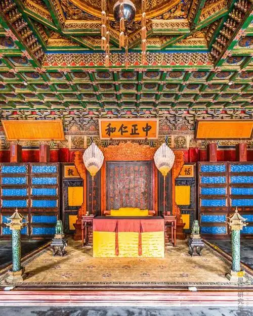 清代雍正皇帝   不愿生活在乾清宫   搬至乾清宫西侧的 养心殿